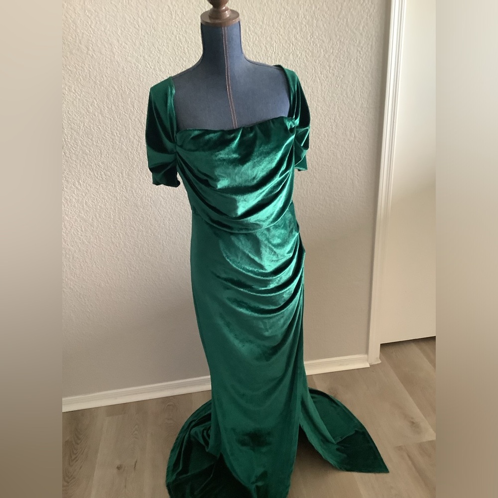 NWT House of Chic Emerald Green Velvet Maxi Dress Curve Plus Women's Medium